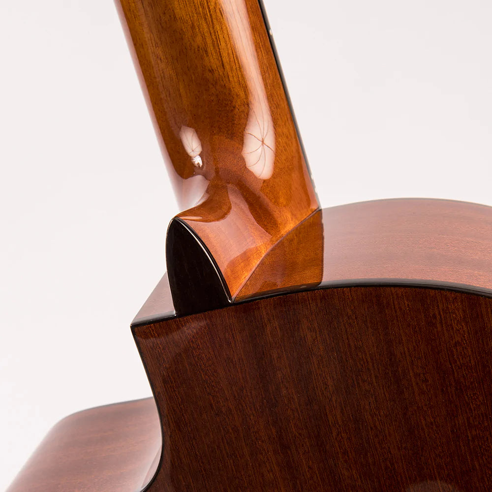 Santos Martinez SM450CE Preludio Cutaway klassinen kitara mikillä - Aron Soitin