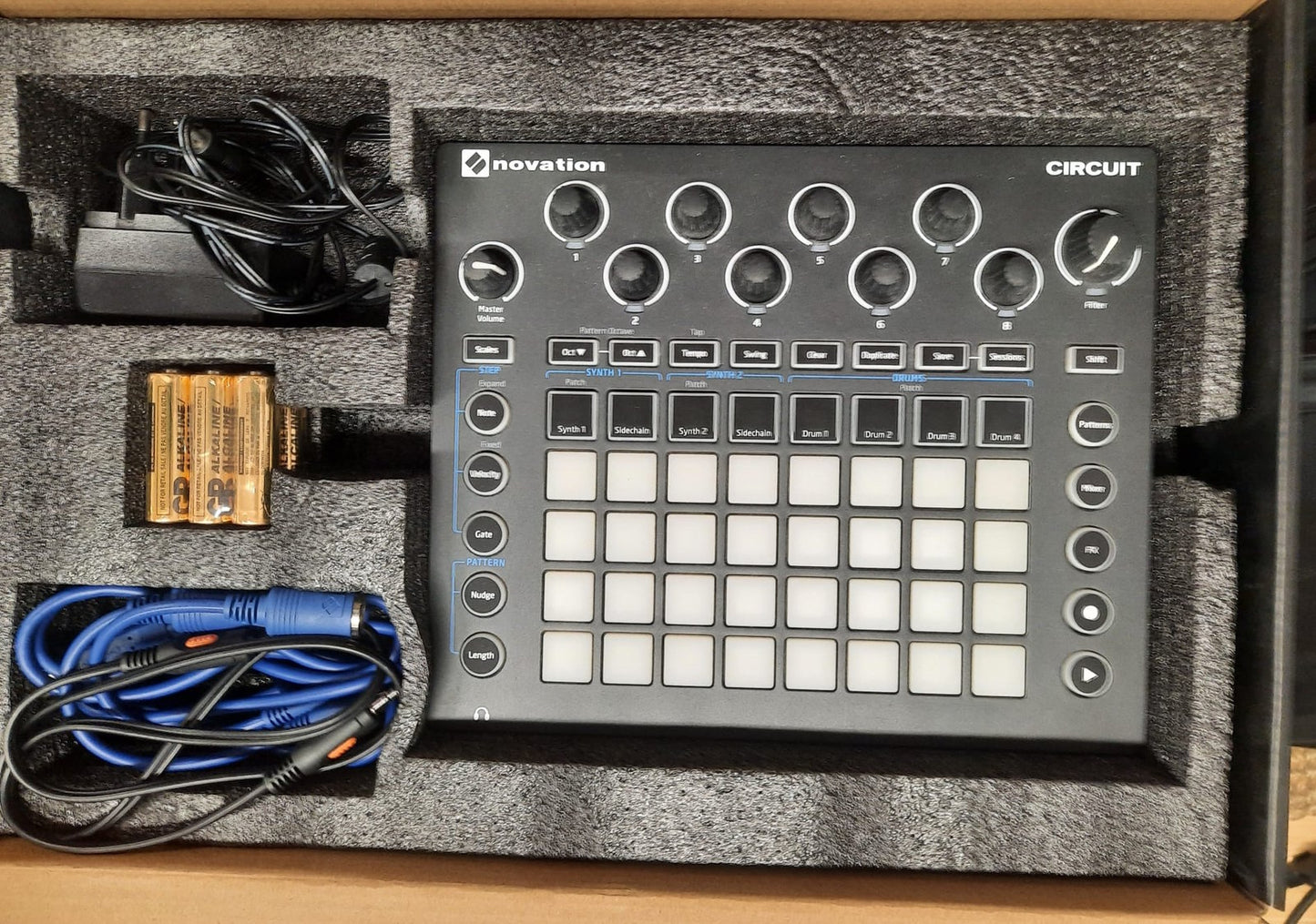 Novation Circuit Grid based Groovebox (used)