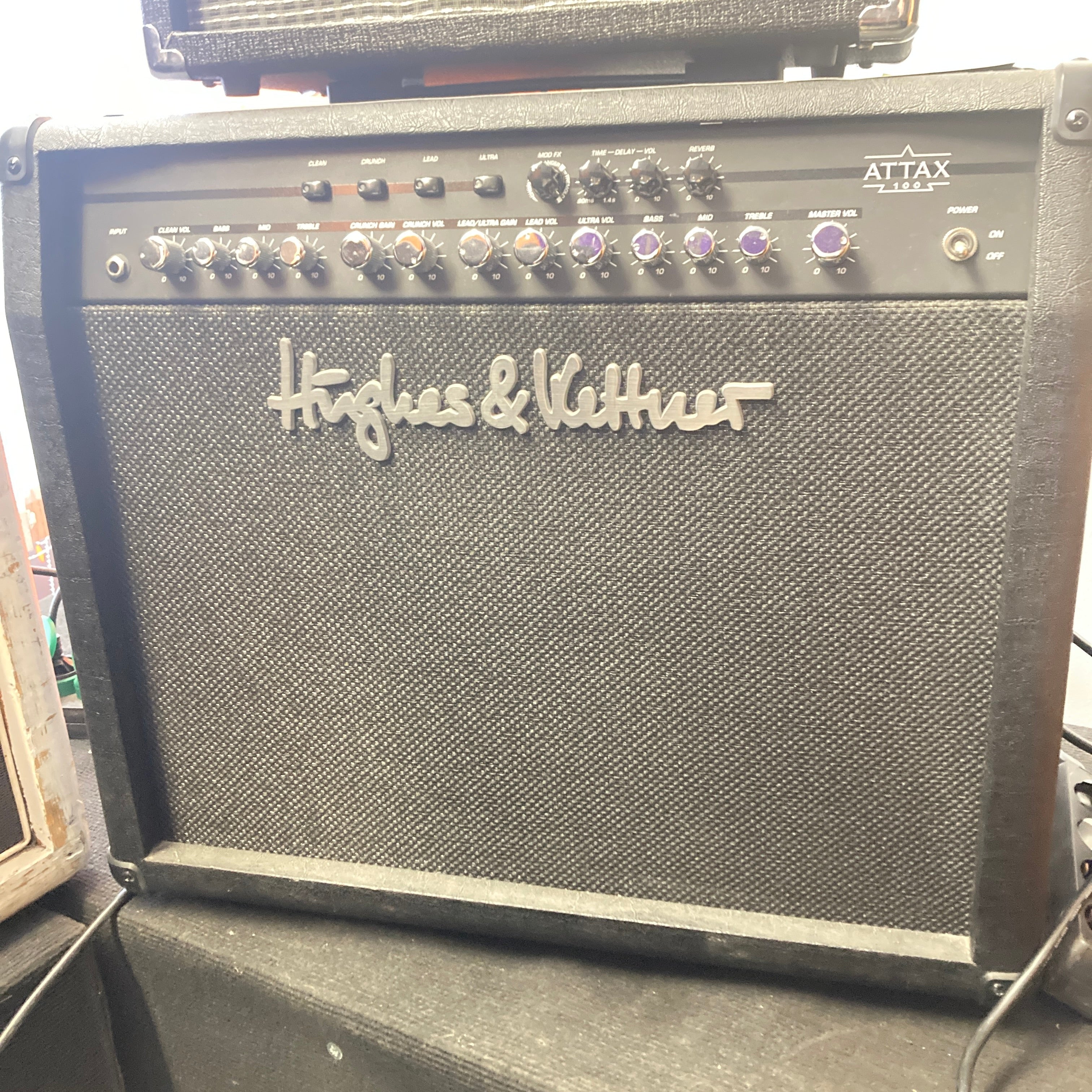 楽器 Hughes&Kettner ATTAX 100 DISC Hughes & Kettner Attax 100 Guitar Amp Head at Gear4music