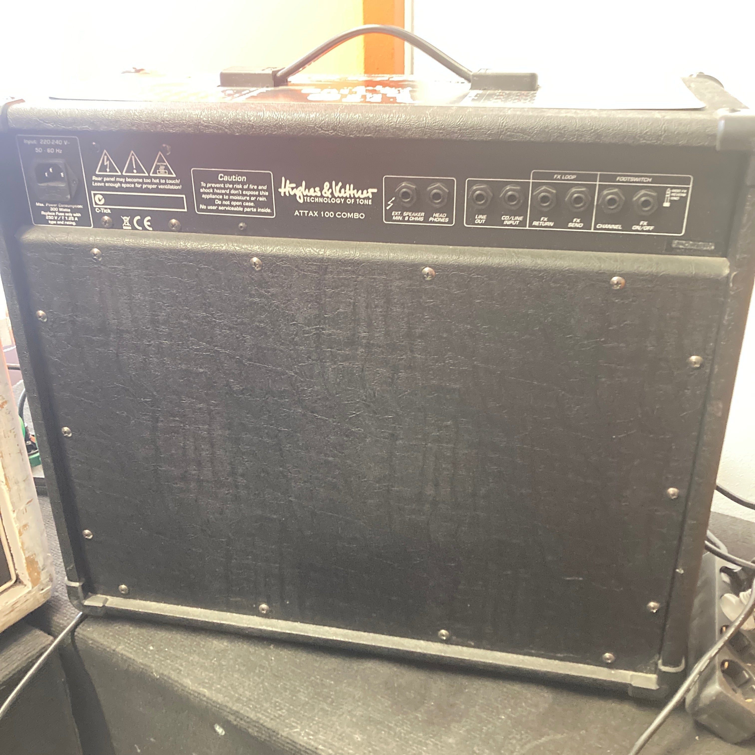 Hughes_Kettner_Attax_100_Combo