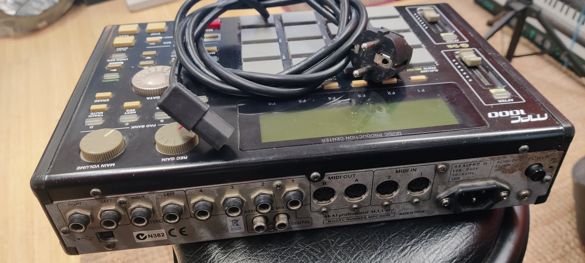 Akai MPC 1000 (used) - Aron Soitin