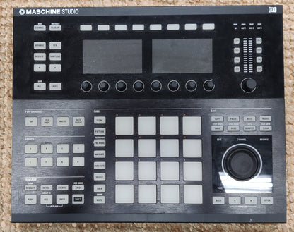 Native instruments Maschine Studio (used) - Aron Soitin