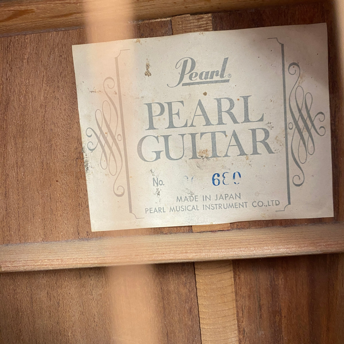 Pearl Model 680 "Hummingbird" Acoustic Guitar – Made in Japan (used)