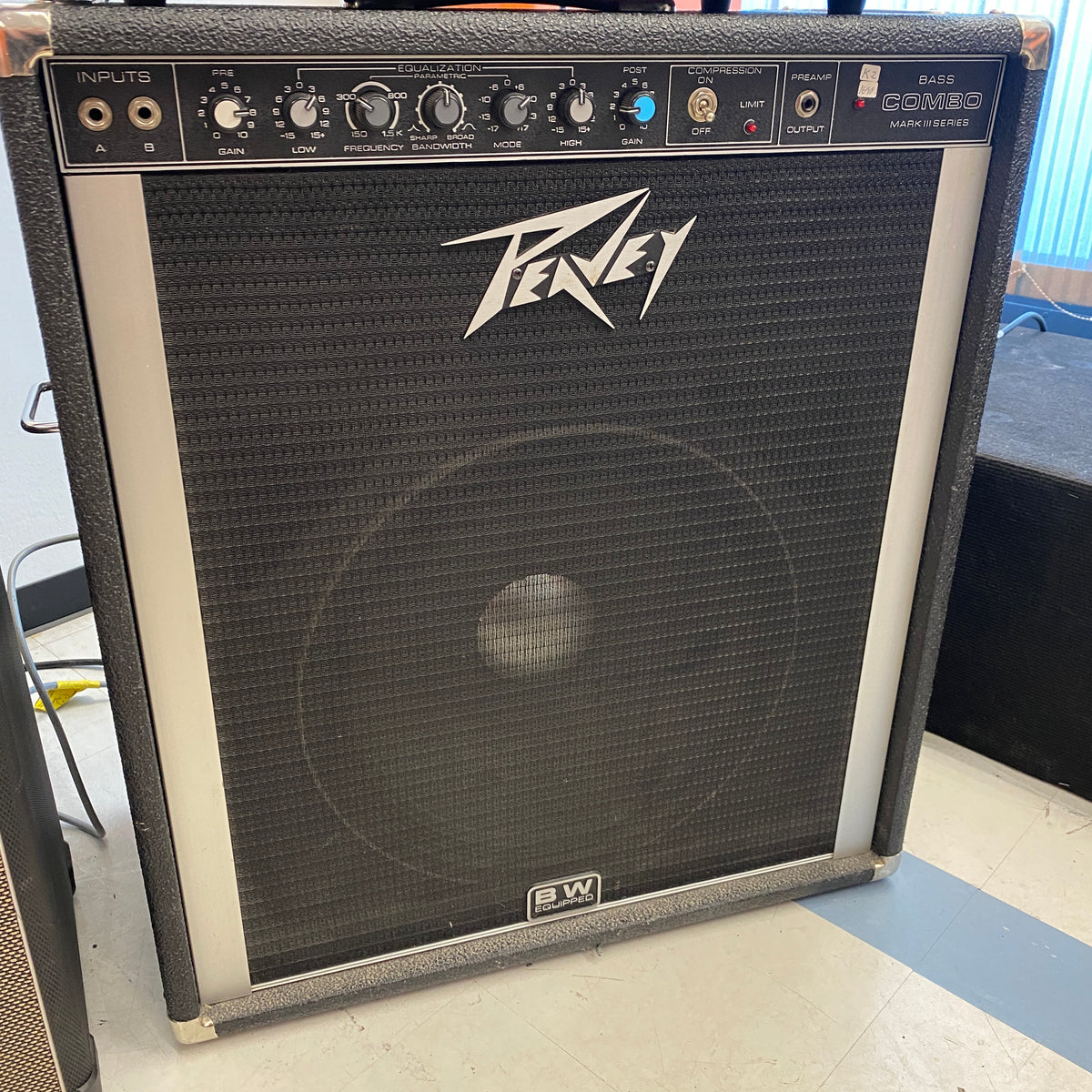 Peavey Combo 300 Bass Amplifier - Mark III Series (Black Widow Speaker) - Made in USA (used)