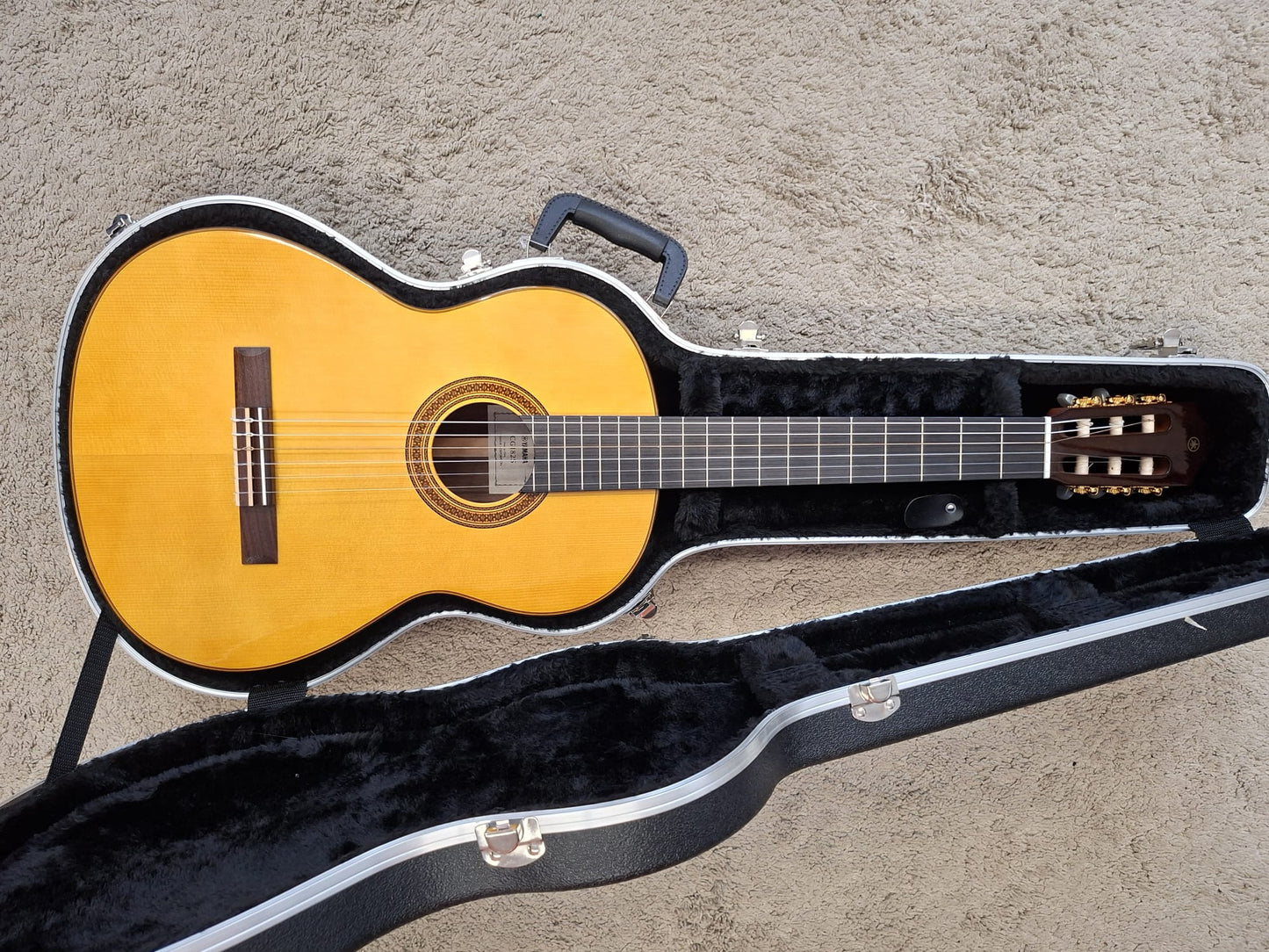 Yamaha CG182S Solid Top classical guitar (used)
