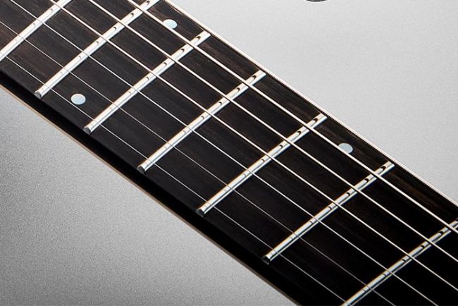 Ibanez A527-IPT sähkökitara