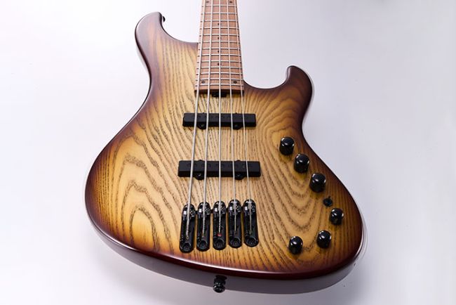 Ibanez MDM1300-NAB bassokitara pussilla