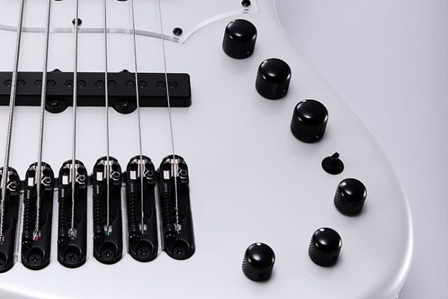 Ibanez MDM1300-NAB bassokitara pussilla
