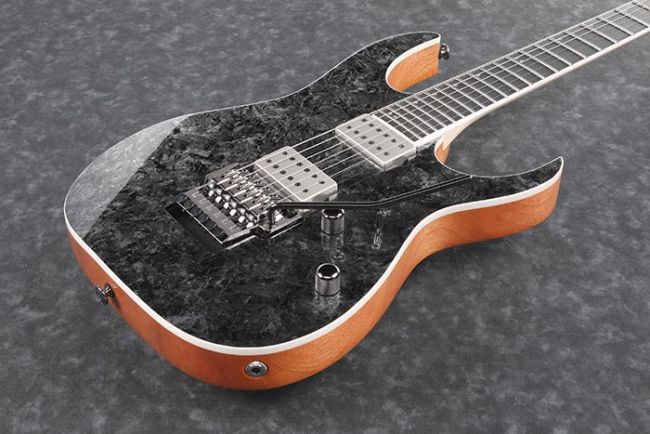 Ibanez Prestige RG5320R-CSW sähkökitara