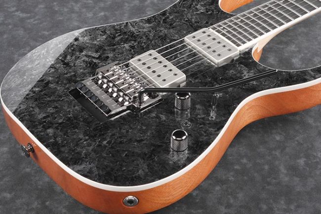Ibanez Prestige RG5320R-CSW sähkökitara