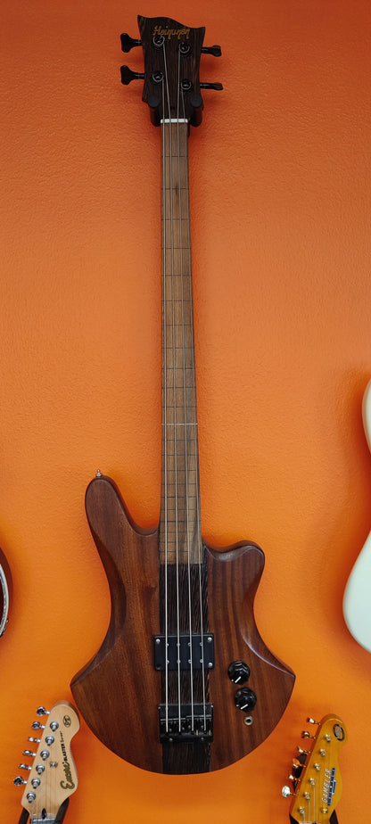 Harri Keinonen nauhaton basso "Guild B-301 style" - Aron Soitin