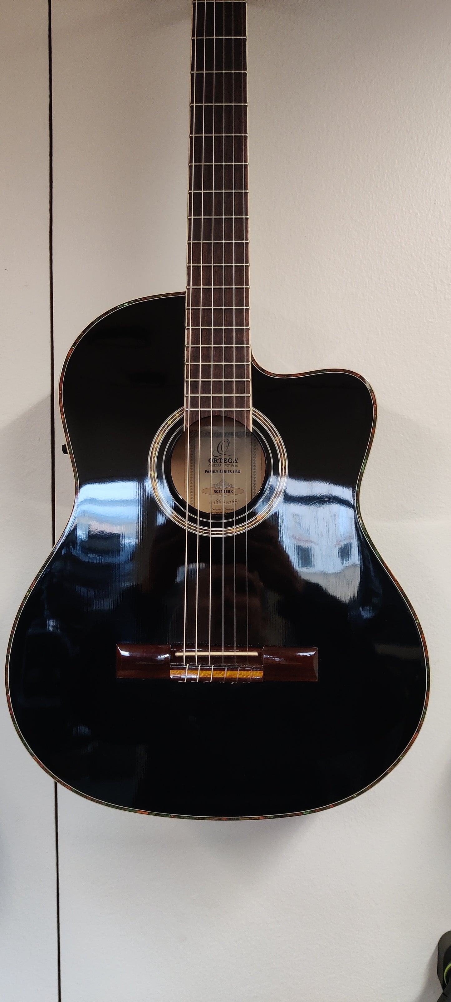 Ortega RCE145-BK electric nylonstring classical guitar