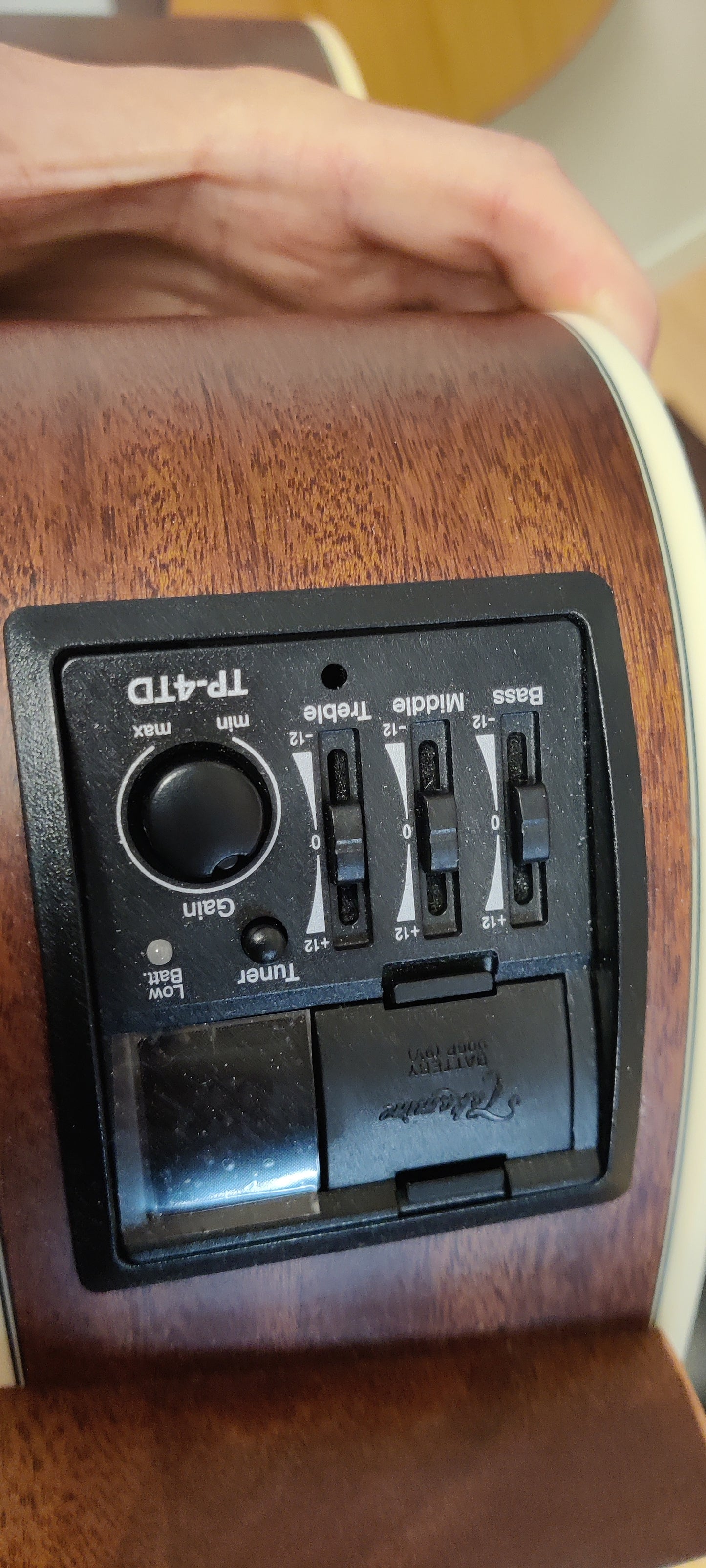 Takamine GN20CE-NS electroacoustic guitar