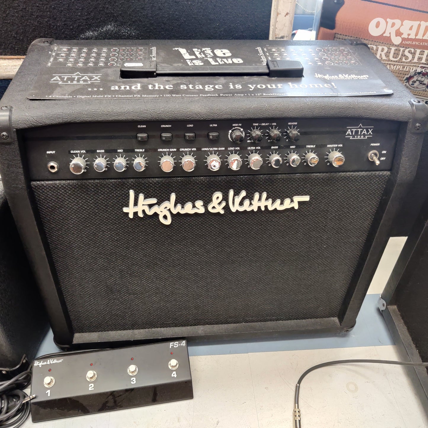 Hughes & Kettner Attax 100 kitarakombo - Aron Soitin