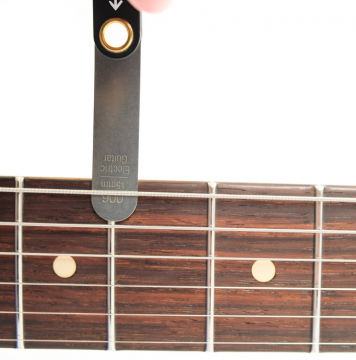 MUSICNOMAD MN600 PRECISION TRUSS ROD GAUGE WITH PICK CAPO KIELTEN KORKEUDEN MITTAAMISEEN - Aron Soitin